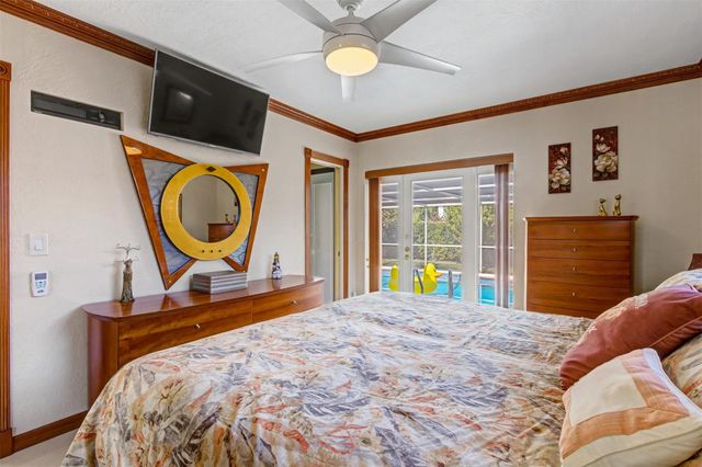 1017 NE 4th Street, Hallandale Beach, FL 33009