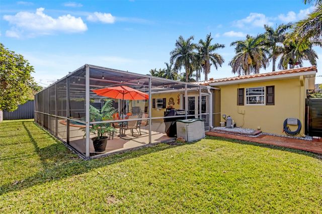1017 NE 4th Street, Hallandale Beach, FL 33009