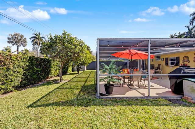 1017 NE 4th Street, Hallandale Beach, FL 33009