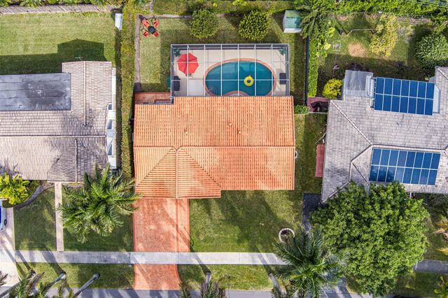 1017 NE 4th Street, Hallandale Beach, FL 33009