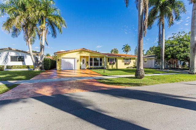 1017 NE 4th Street, Hallandale Beach, FL 33009