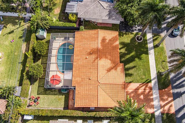 1017 NE 4th Street, Hallandale Beach, FL 33009