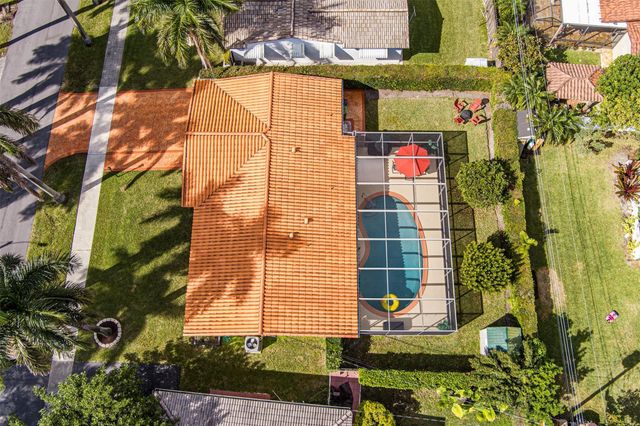 1017 NE 4th Street, Hallandale Beach, FL 33009