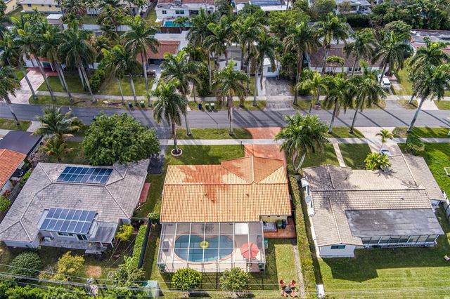 1017 NE 4th Street, Hallandale Beach, FL 33009