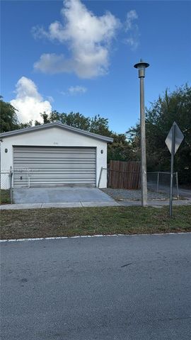 590 NW 131st St, North Miami, FL 33168