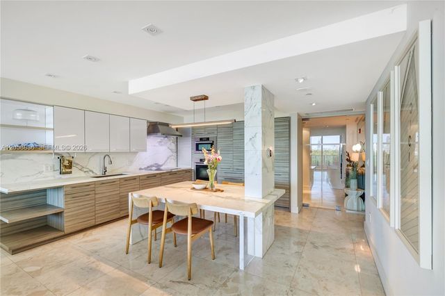 1455 Ocean Dr 703, Miami Beach, FL 33139