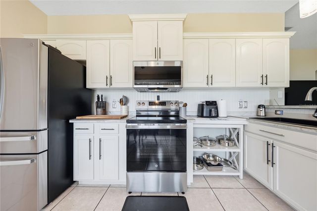 535 E PLYMOUTH AVENUE, Deland, FL 32724