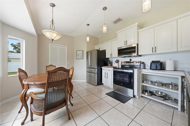 535 E PLYMOUTH AVENUE, Deland, FL 32724