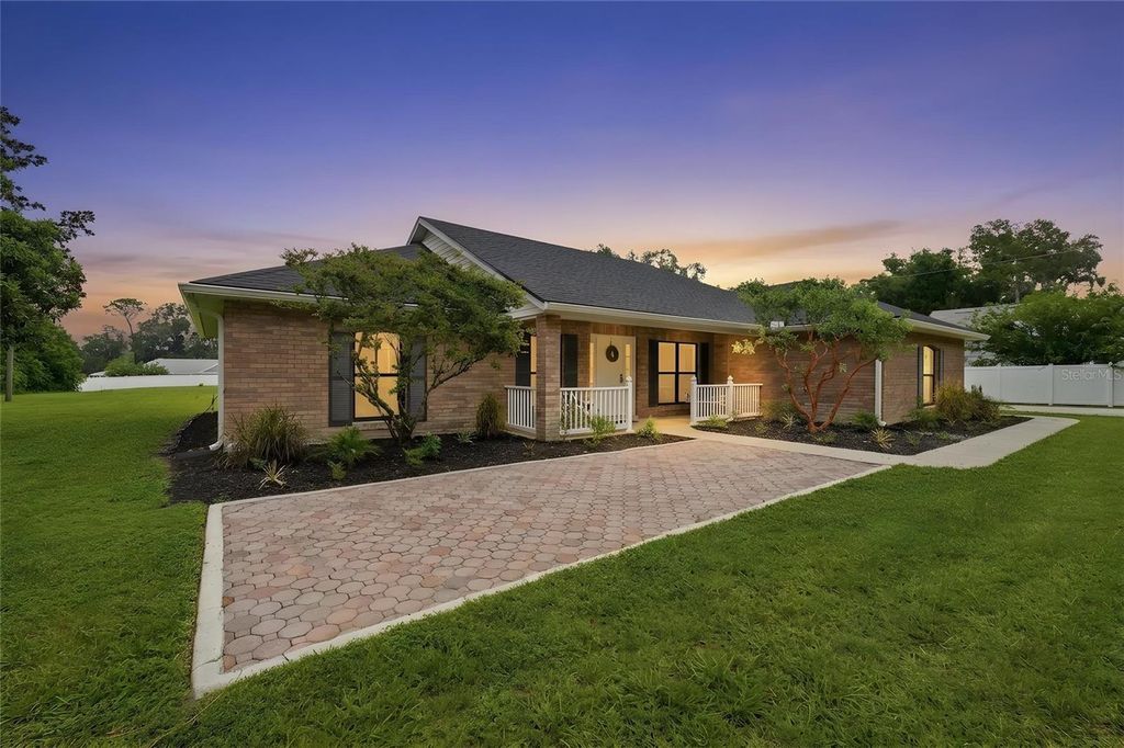 535 E PLYMOUTH AVENUE, Deland, FL 32724