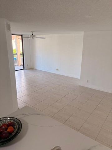5661 Riverside Drive 203b7, Coral Springs, FL 33067