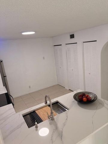 5661 Riverside Drive 203b7, Coral Springs, FL 33067
