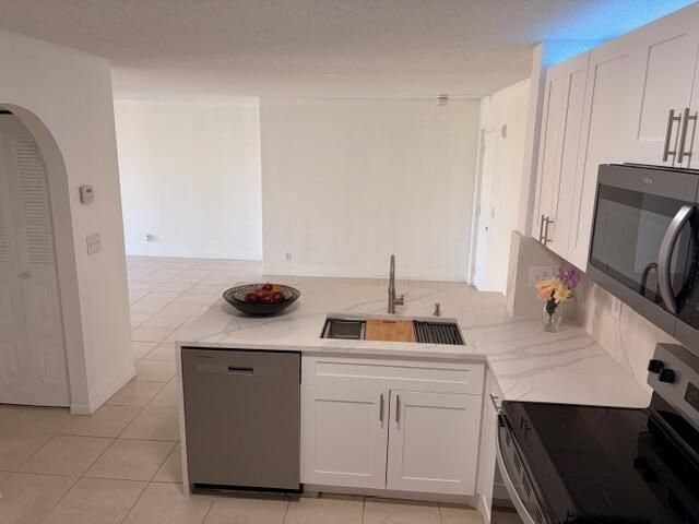 5661 Riverside Drive 203b7, Coral Springs, FL 33067