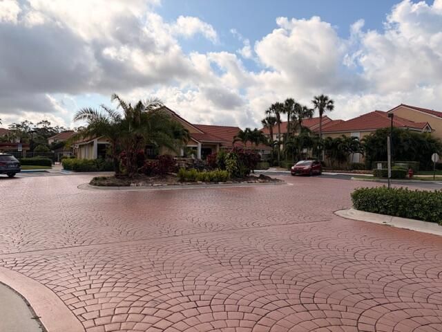 5661 Riverside Drive 203b7, Coral Springs, FL 33067