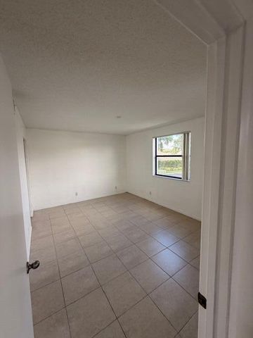 5661 Riverside Drive 203b7, Coral Springs, FL 33067