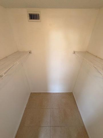 5661 Riverside Drive 203b7, Coral Springs, FL 33067