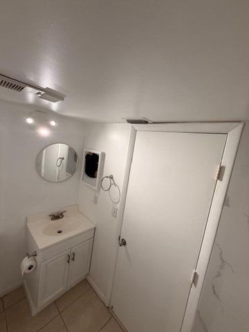 5661 Riverside Drive 203b7, Coral Springs, FL 33067