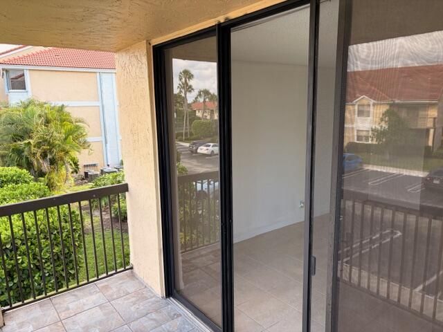 5661 Riverside Drive 203b7, Coral Springs, FL 33067