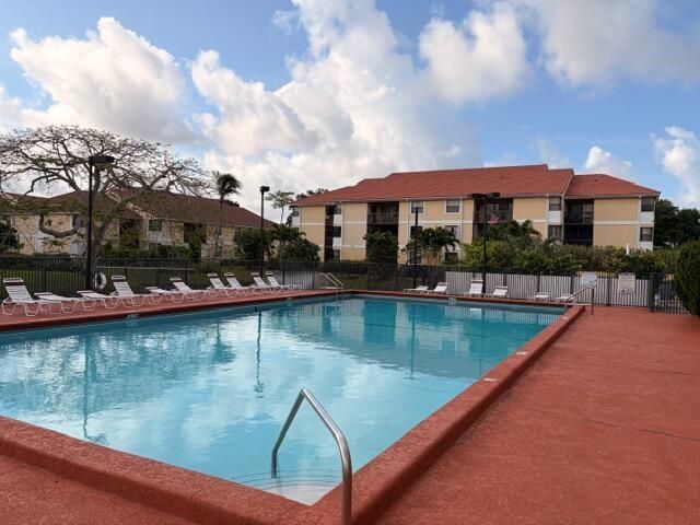 5661 Riverside Drive 203b7, Coral Springs, FL 33067