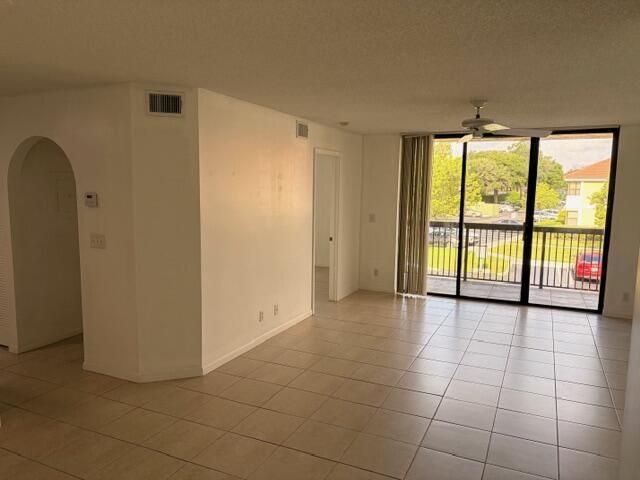 5661 Riverside Drive 203b7, Coral Springs, FL 33067