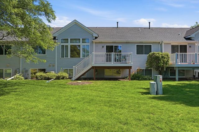2746 N Augusta Drive, Wadsworth, IL 60083
