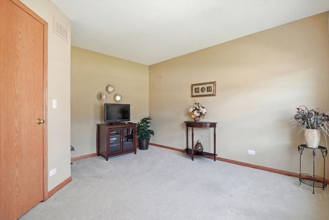 2746 N Augusta Drive, Wadsworth, IL 60083