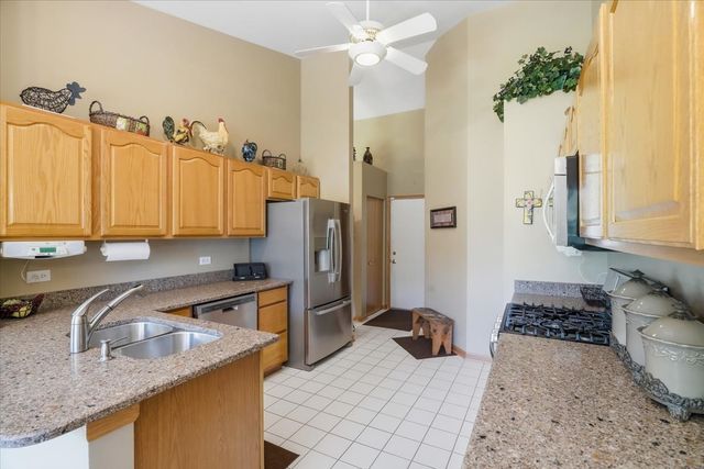2746 N Augusta Drive, Wadsworth, IL 60083