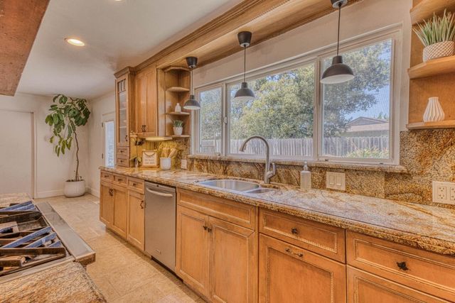 9625 Oracle Oak Place, Salinas, CA 93907