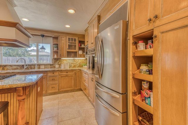 9625 Oracle Oak Place, Salinas, CA 93907