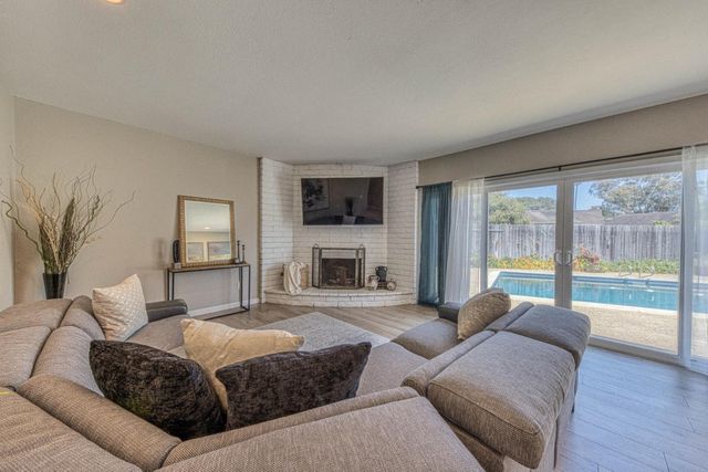 9625 Oracle Oak Place, Salinas, CA 93907