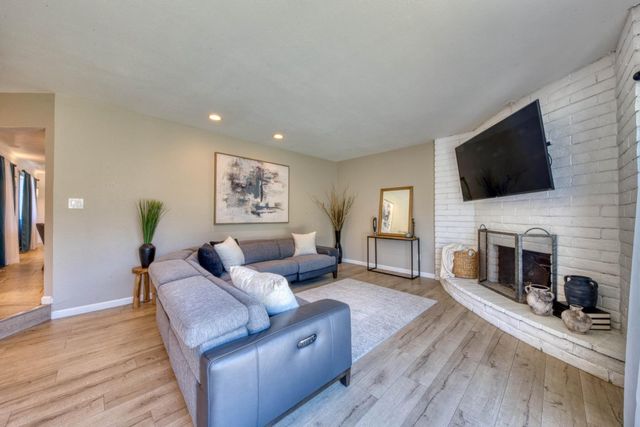 9625 Oracle Oak Place, Salinas, CA 93907