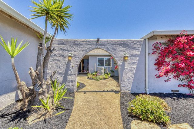 9625 Oracle Oak Place, Salinas, CA 93907