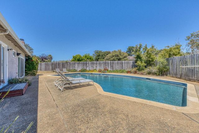 9625 Oracle Oak Place, Salinas, CA 93907