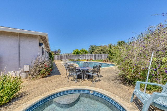9625 Oracle Oak Place, Salinas, CA 93907
