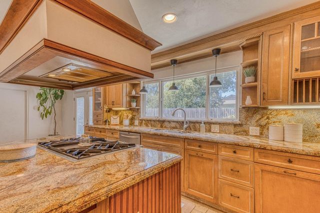 9625 Oracle Oak Place, Salinas, CA 93907