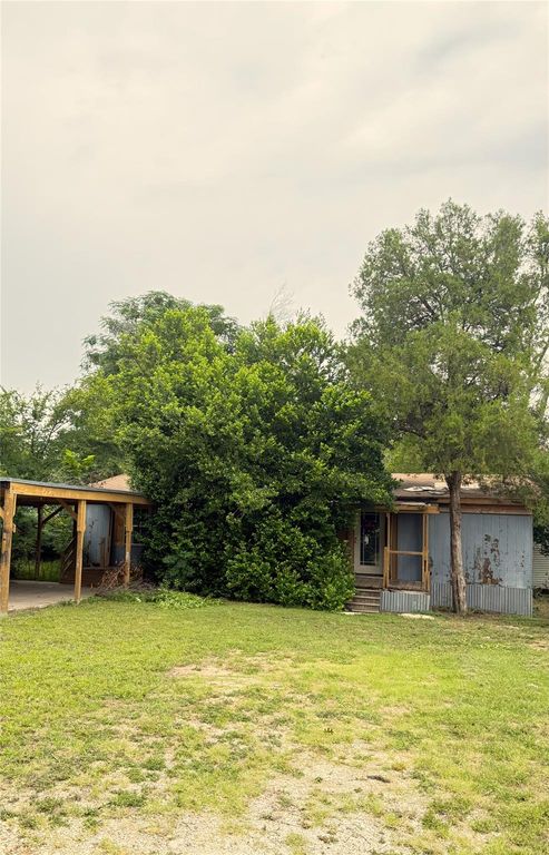 834 W Bell Ave, Rockdale, TX 76567