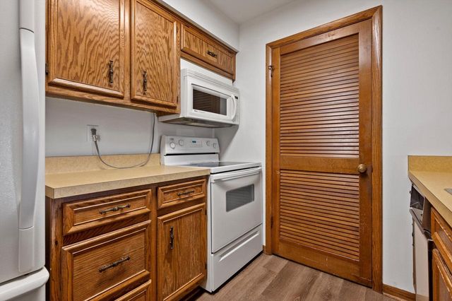 N84W15750 Ridge ROAD #204, Menomonee Falls, WI 53051