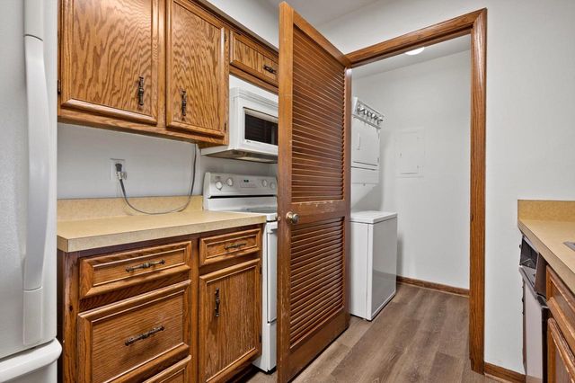 N84W15750 Ridge ROAD #204, Menomonee Falls, WI 53051