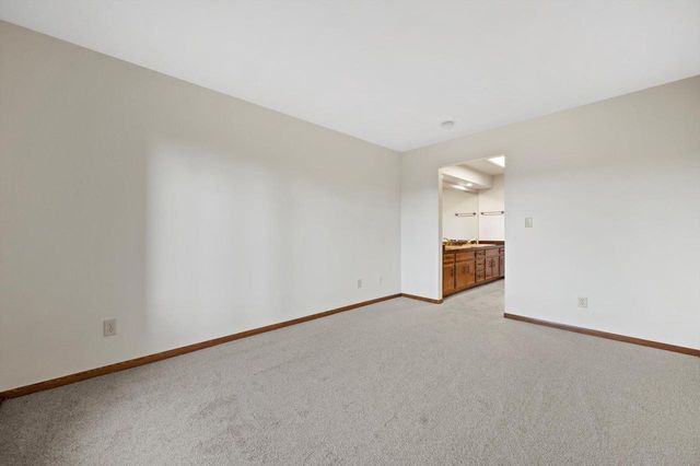 N84W15750 Ridge ROAD #204, Menomonee Falls, WI 53051