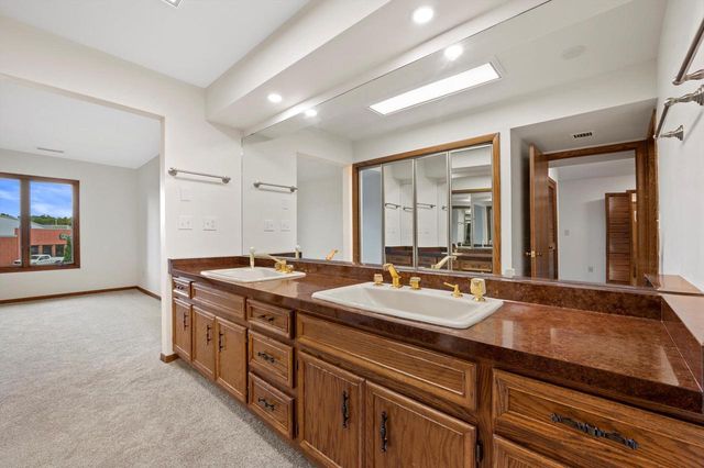 N84W15750 Ridge ROAD #204, Menomonee Falls, WI 53051