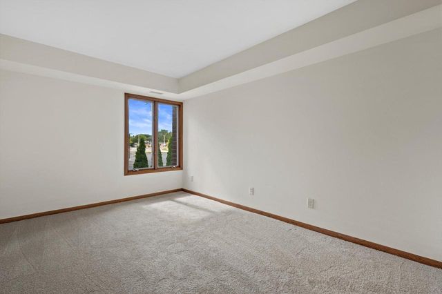 N84W15750 Ridge ROAD #204, Menomonee Falls, WI 53051