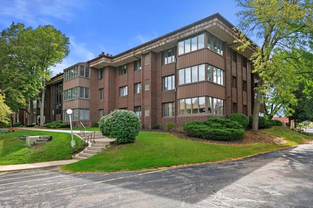 N84W15750 Ridge ROAD #204, Menomonee Falls, WI 53051