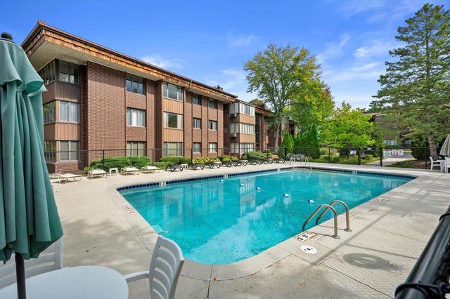 N84W15750 Ridge ROAD #204, Menomonee Falls, WI 53051