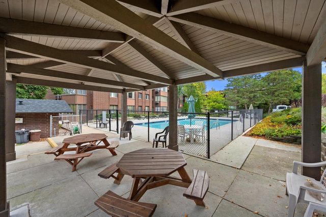 N84W15750 Ridge ROAD #204, Menomonee Falls, WI 53051