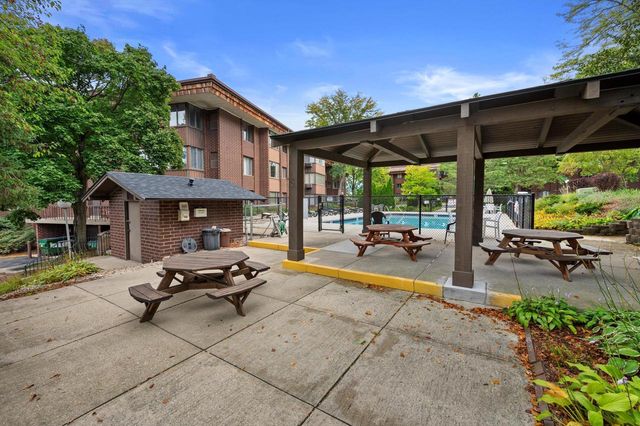 N84W15750 Ridge ROAD #204, Menomonee Falls, WI 53051