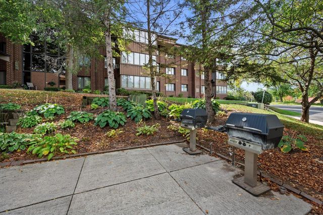 N84W15750 Ridge ROAD #204, Menomonee Falls, WI 53051