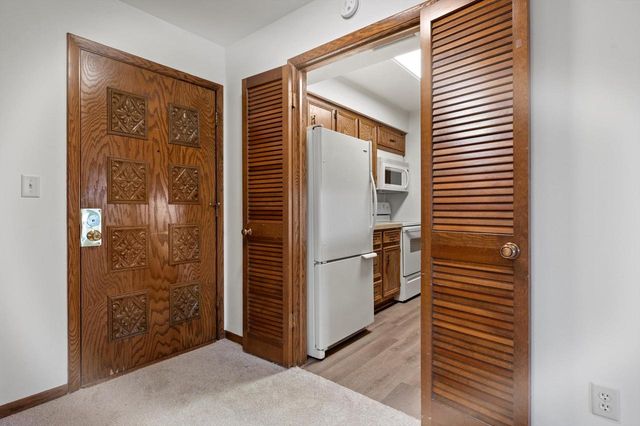 N84W15750 Ridge ROAD #204, Menomonee Falls, WI 53051