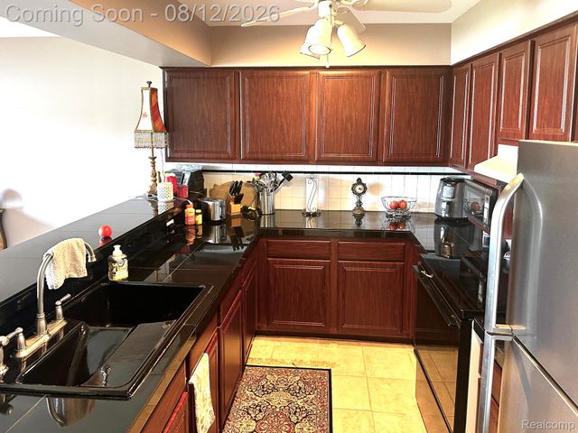 4932 Lake Point Drive, Waterford Charter Township, MI 48329