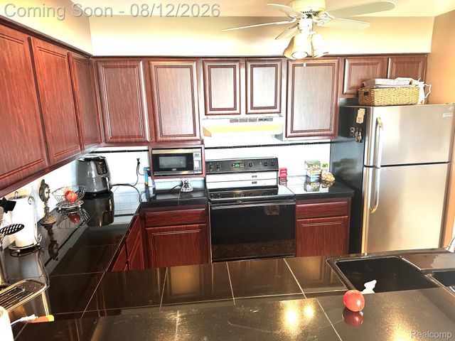 4932 Lake Point Drive, Waterford Charter Township, MI 48329