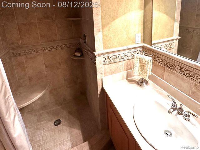 4932 Lake Point Drive, Waterford Charter Township, MI 48329