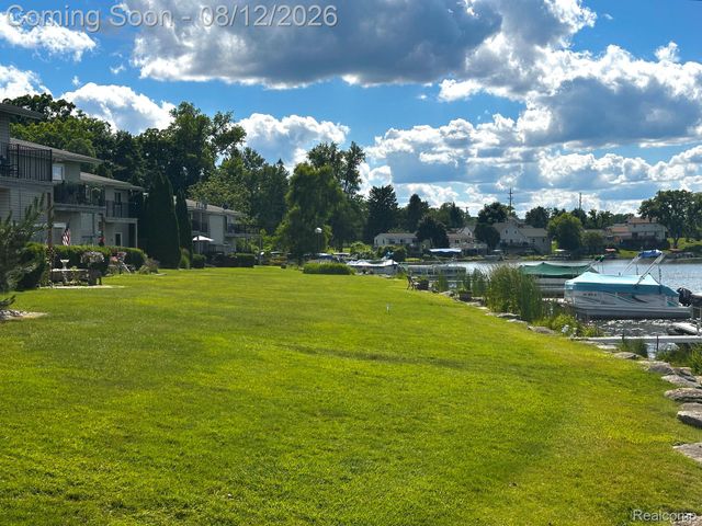4932 Lake Point Drive, Waterford Charter Township, MI 48329